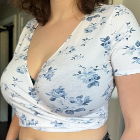 Hollister wrap top - Picture 4 of 4